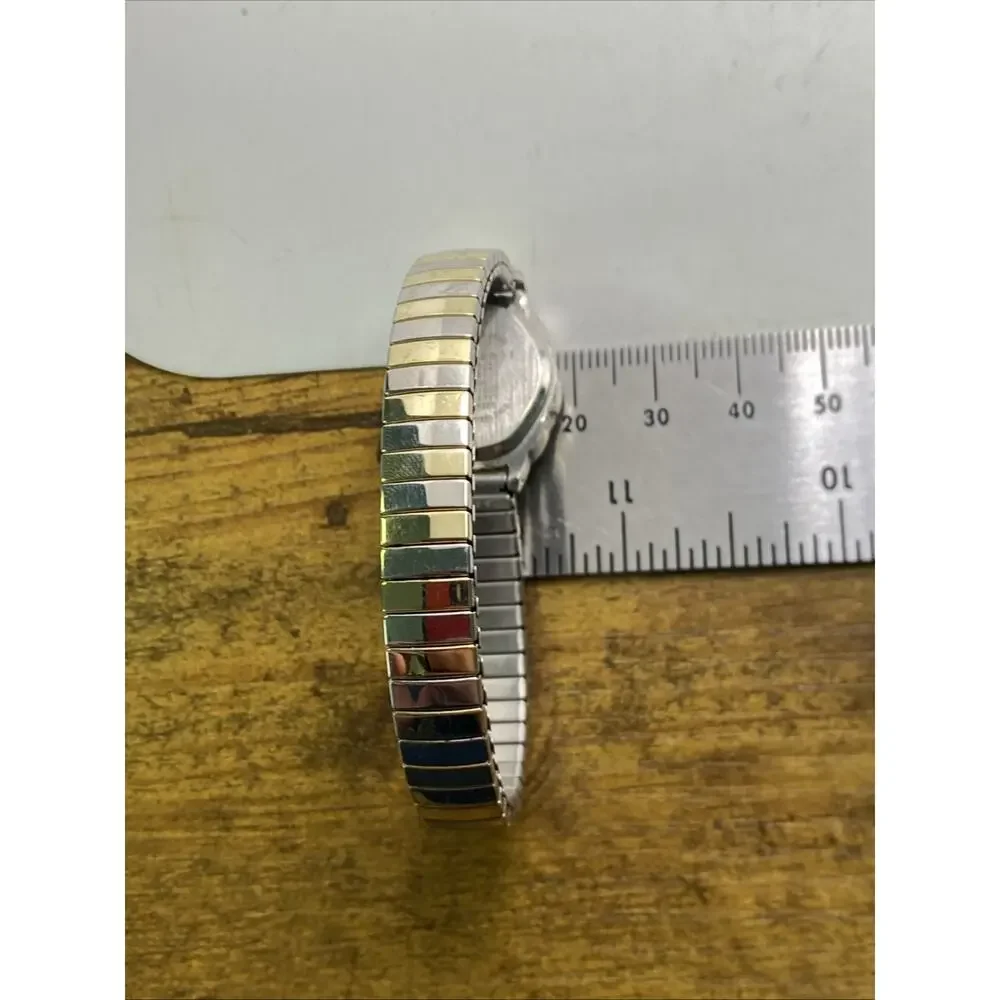 Womens Vintage Silver Tone Watch Works New Battery